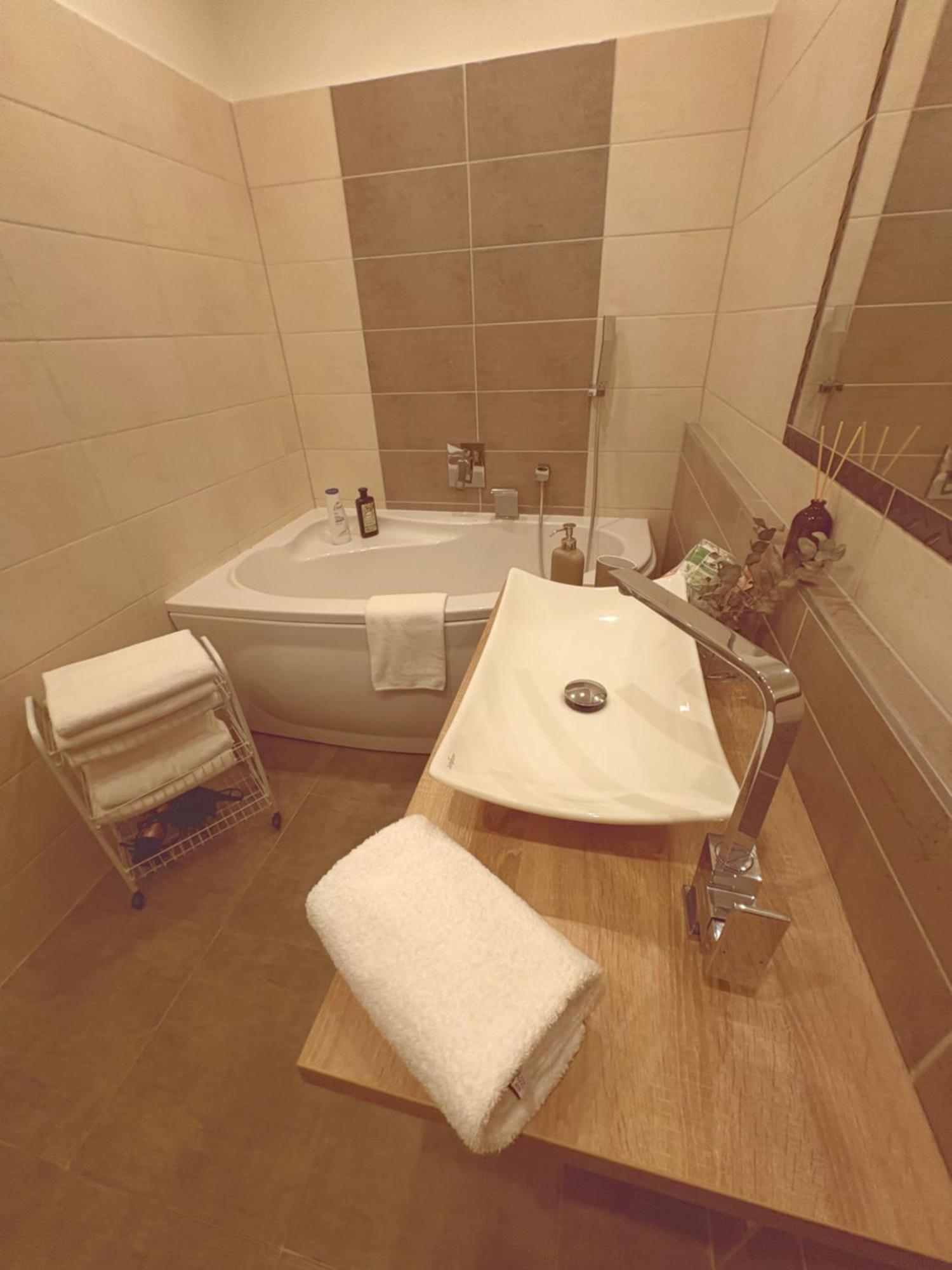 Trio Apartments Ostrava Bagian luar foto